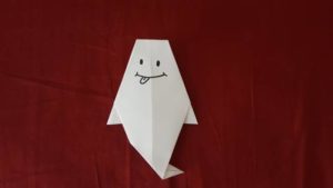 image002-1-300x200 ハロウィンの飾りの簡単な作り方とは？手作りの折り紙と切り絵で装飾する！